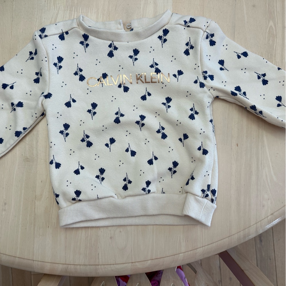 Calvin Klein Sweatshirt - Picture 2 of 5